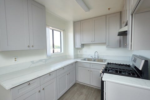 Floor plan for 2 beds, 1 bath, 700 sqft